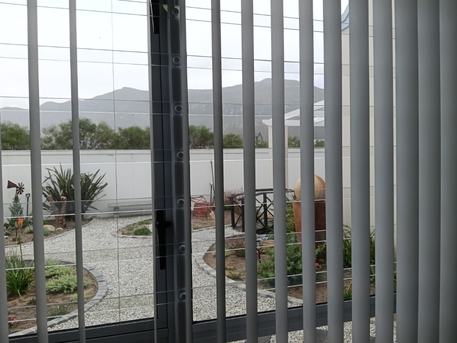 To Let 3 Bedroom Property for Rent in Sandbaai Western Cape